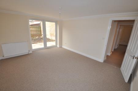 3 bedroom Flat to let in The Green, Sutton, SM1