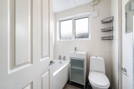 2 bedroom Ground floor maisonette for sale in Jasmin Road, Ewell, Epsom, KT19