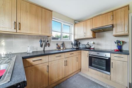2 bedroom Ground floor maisonette for sale in Jasmin Road, Ewell, Epsom, KT19