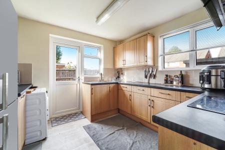 2 bedroom Ground floor maisonette for sale in Jasmin Road, Ewell, Epsom, KT19