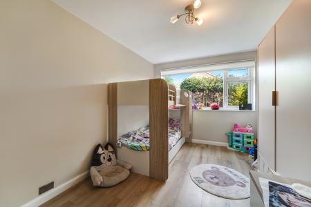 2 bedroom Ground floor maisonette for sale in Jasmin Road, Ewell, Epsom, KT19