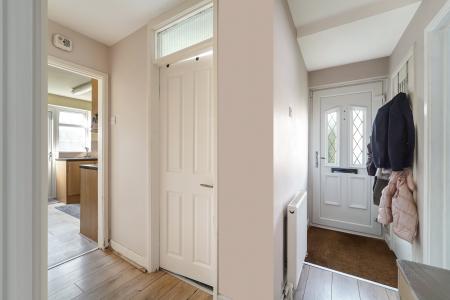 2 bedroom Ground floor maisonette for sale in Jasmin Road, Ewell, Epsom, KT19