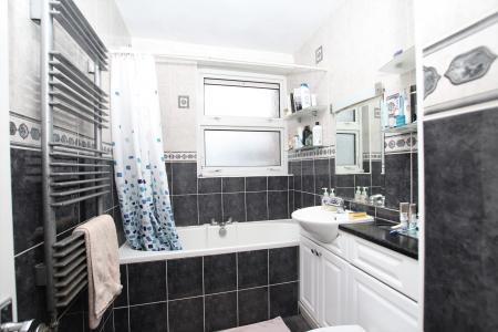 1 bedroom Flat share to let in ROOM IN FLAT 30