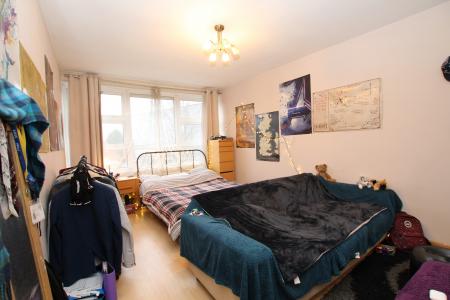 1 bedroom Flat share to let in ROOM IN FLAT 30