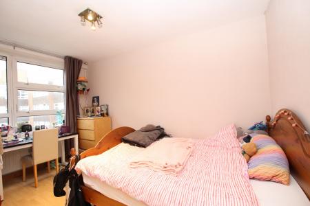 1 bedroom Flat share to let in ROOM IN FLAT 30
