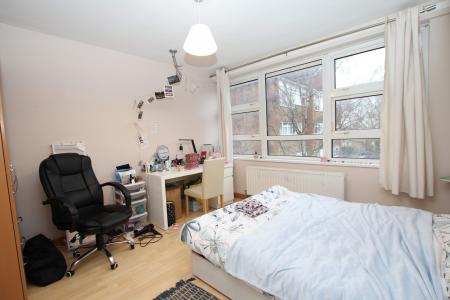 1 bedroom Flat share to let in ROOM IN FLAT 30
