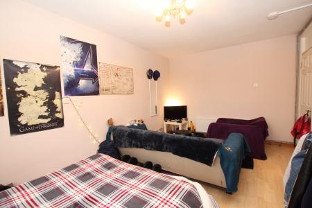 1 bedroom Flat share to let in ROOM IN FLAT 30