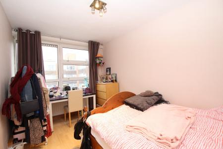 ROOM IN FLAT 30