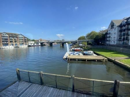 2 bedroom Flat to let in Thames Side, Kingston upon Thames, KT1