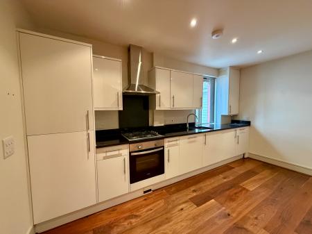 2 bedroom Flat to let in Thames Side, Kingston upon Thames, KT1