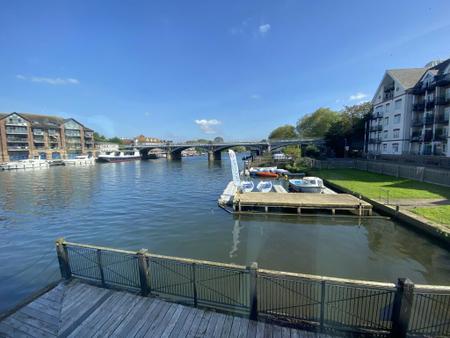 2 bedroom Flat to let in Thames Side, Kingston upon Thames, KT1