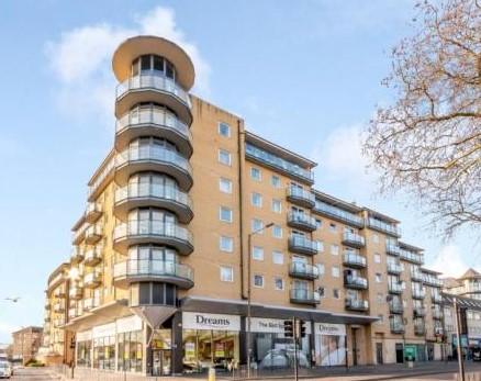 2 bedroom Flat to let in High Street, Feltham, TW13