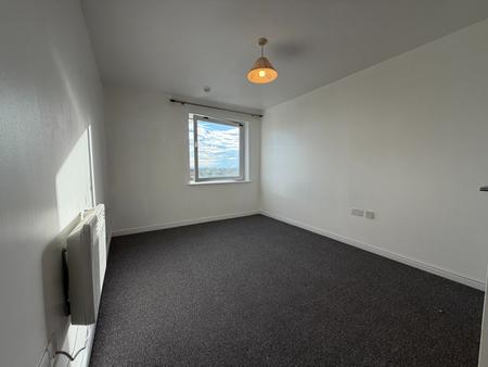 2 bedroom Flat to let in High Street, Feltham, TW13