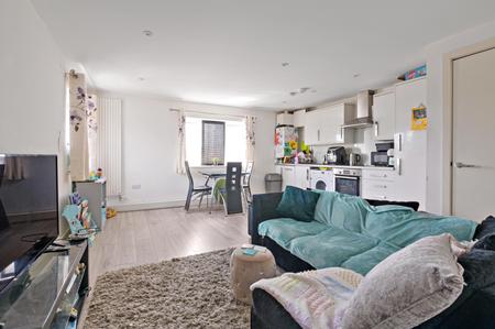 2 bedroom Flat to let in Ruxley Lane, West Ewell, Epsom, KT19