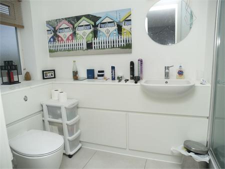 2 bedroom Flat to let in Ruxley Lane, West Ewell, Epsom, KT19
