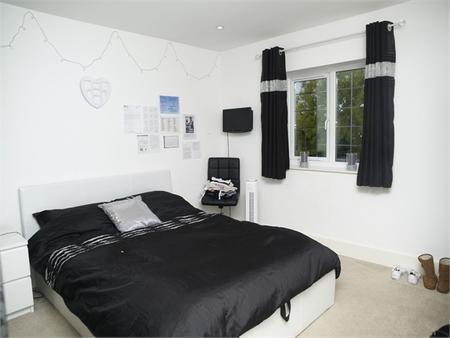 2 bedroom Flat to let in Ruxley Lane, West Ewell, Epsom, KT19