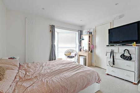 2 bedroom Flat to let in Ruxley Lane, West Ewell, Epsom, KT19