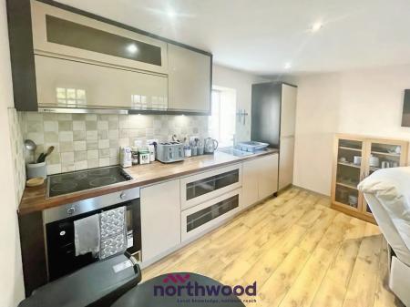 3 bedroom Town house to let in Richmond Road, Exeter, EX4