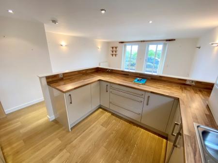 2 bedroom Flat to let in St Davids Hill, St Davids, Exeter, EX4