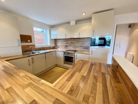 2 bedroom Flat to let in St Davids Hill, St Davids, Exeter, EX4