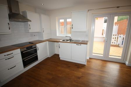 4 bedroom Semi-detached house to let in Meadow Lane, Cranbrook, EX5