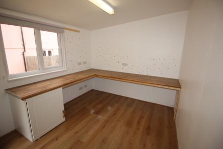 4 bedroom Semi-detached house to let in Meadow Lane, Cranbrook, EX5