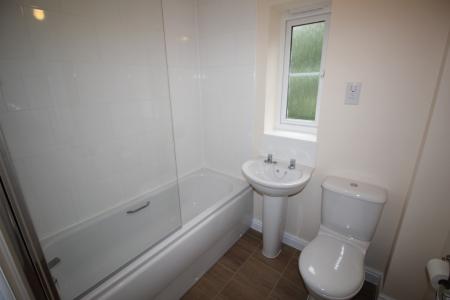 4 bedroom Semi-detached house to let in Meadow Lane, Cranbrook, EX5