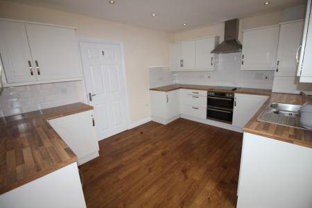 4 bedroom Semi-detached house to let in Meadow Lane, Cranbrook, EX5