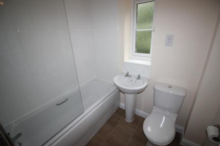 4 bedroom Semi-detached house to let in Meadow Lane, Cranbrook, EX5