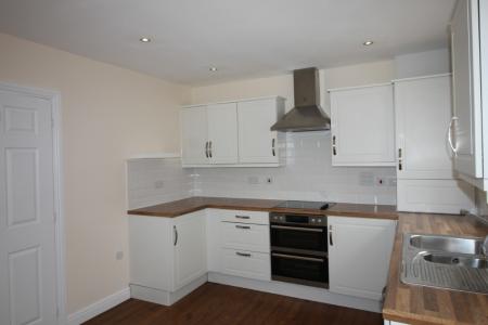 4 bedroom Semi-detached house to let in Meadow Lane, Cranbrook, EX5