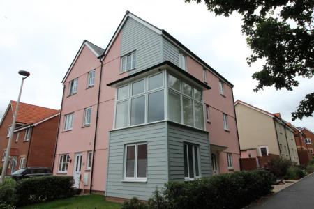 4 bedroom Semi-detached house to let in Meadow Lane, Cranbrook, EX5