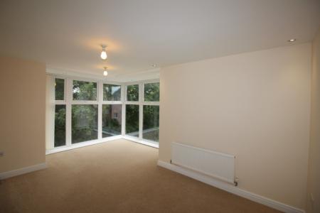 4 bedroom Semi-detached house to let in Meadow Lane, Cranbrook, EX5