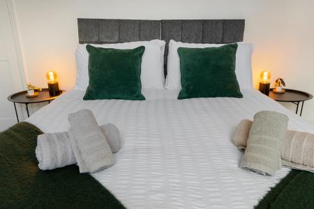 2 bedroom Terraced House to let in Roberts Road, Exeter, EX2