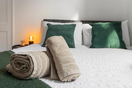 2 bedroom Terraced House to let in Roberts Road, Exeter, EX2