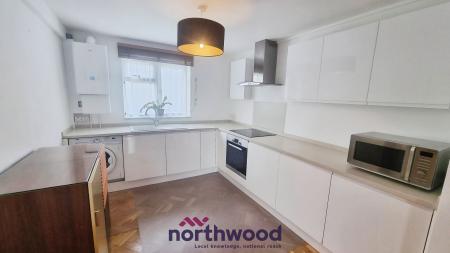 2 bedroom Flat to let in St Matthews Close, Newtown, Exeter, EX1