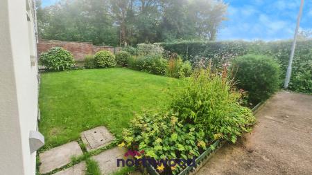 2 bedroom Flat to let in St Matthews Close, Newtown, Exeter, EX1