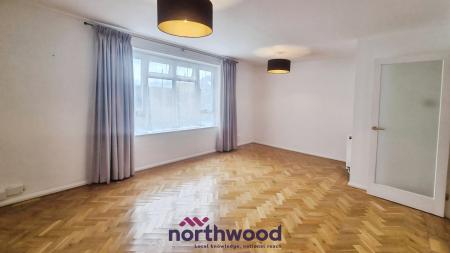 2 bedroom Flat to let in St Matthews Close, Newtown, Exeter, EX1