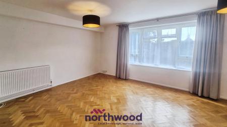 2 bedroom Flat to let in St Matthews Close, Newtown, Exeter, EX1