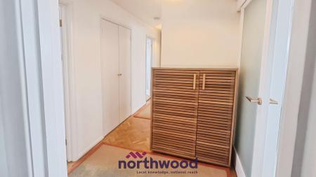 2 bedroom Flat to let in St Matthews Close, Newtown, Exeter, EX1