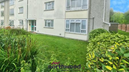 2 bedroom Flat to let in St Matthews Close, Newtown, Exeter, EX1