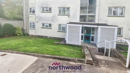 2 bedroom Flat to let in St Matthews Close, Newtown, Exeter, EX1