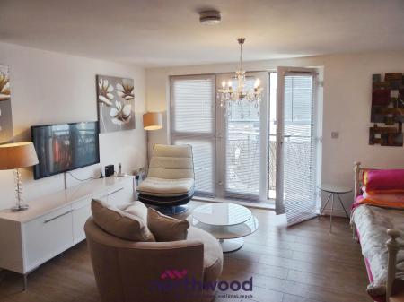 1 bedroom Studio flat to let in New North Road, Central, Exeter, EX4