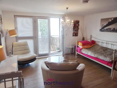 1 bedroom Studio flat to let in New North Road, Central, Exeter, EX4