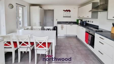 4 bedroom Semi-detached house for sale in Sand Grove, Exeter, EX2