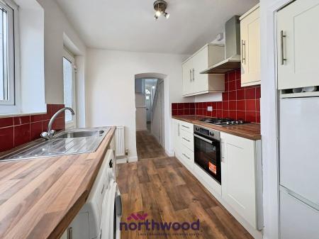 2 bedroom Terraced House to let in Clifton Street, Newtown, Exeter, EX1