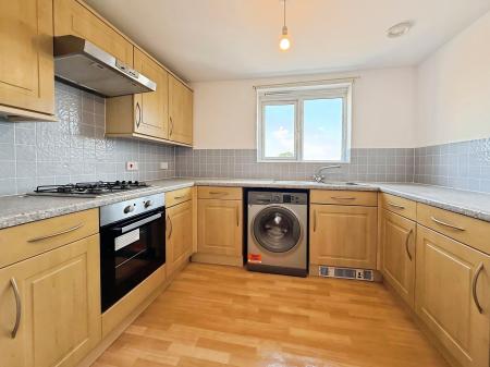 2 bedroom Flat to let in Heraldry Walk, Kings Heath, Exeter, EX2