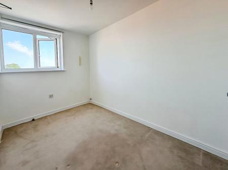 2 bedroom Flat to let in Heraldry Walk, Kings Heath, Exeter, EX2