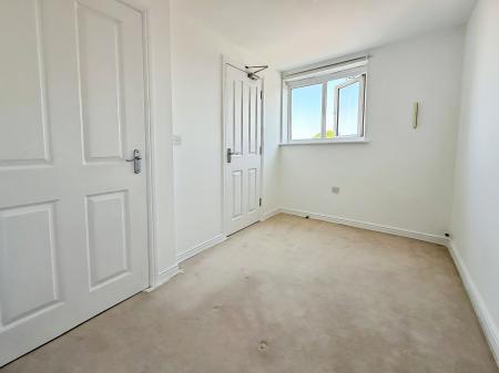 2 bedroom Flat to let in Heraldry Walk, Kings Heath, Exeter, EX2