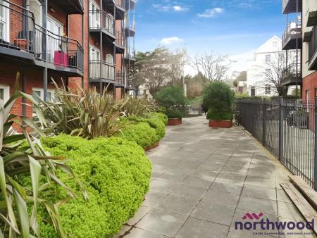 0 bedroom Studio flat to let in New North Road, Central, Exeter, EX4