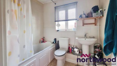 2 bedroom Coach House to let in Heraldry Way, Kings Heath, Exeter, EX2